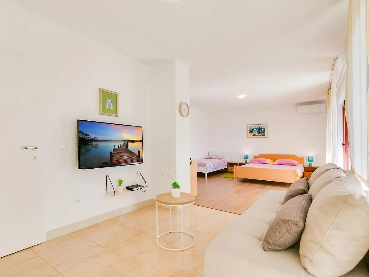 Apartment Nina Porec Croatia